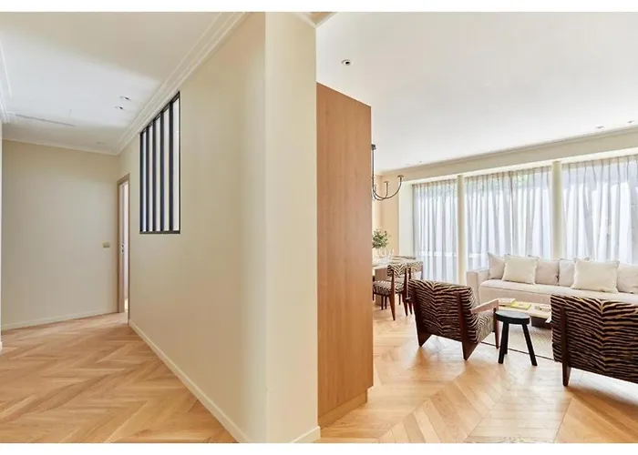 Incredible Ac 3 Bedrooms Center Of By Prestige * Paříž